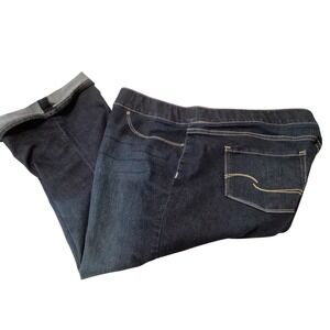 Signature by Levi Strauss & Co Womens 24W Modern Pull On Capri Jeans Dark Wash